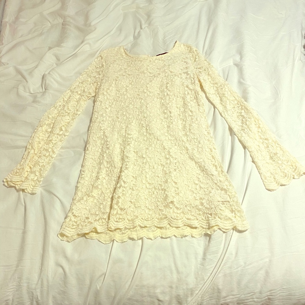 Women’s size L cream-colored lace dress